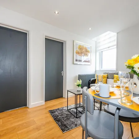 Гостевой дом -ra83- For Your Relaxed,cosy Stay,free Parking Лидс